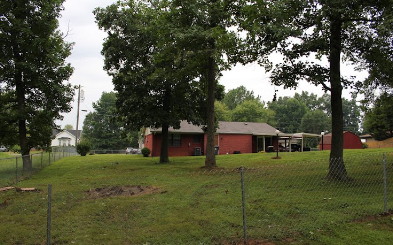 Huskey's Tree Service — Tree service in Clarksville
